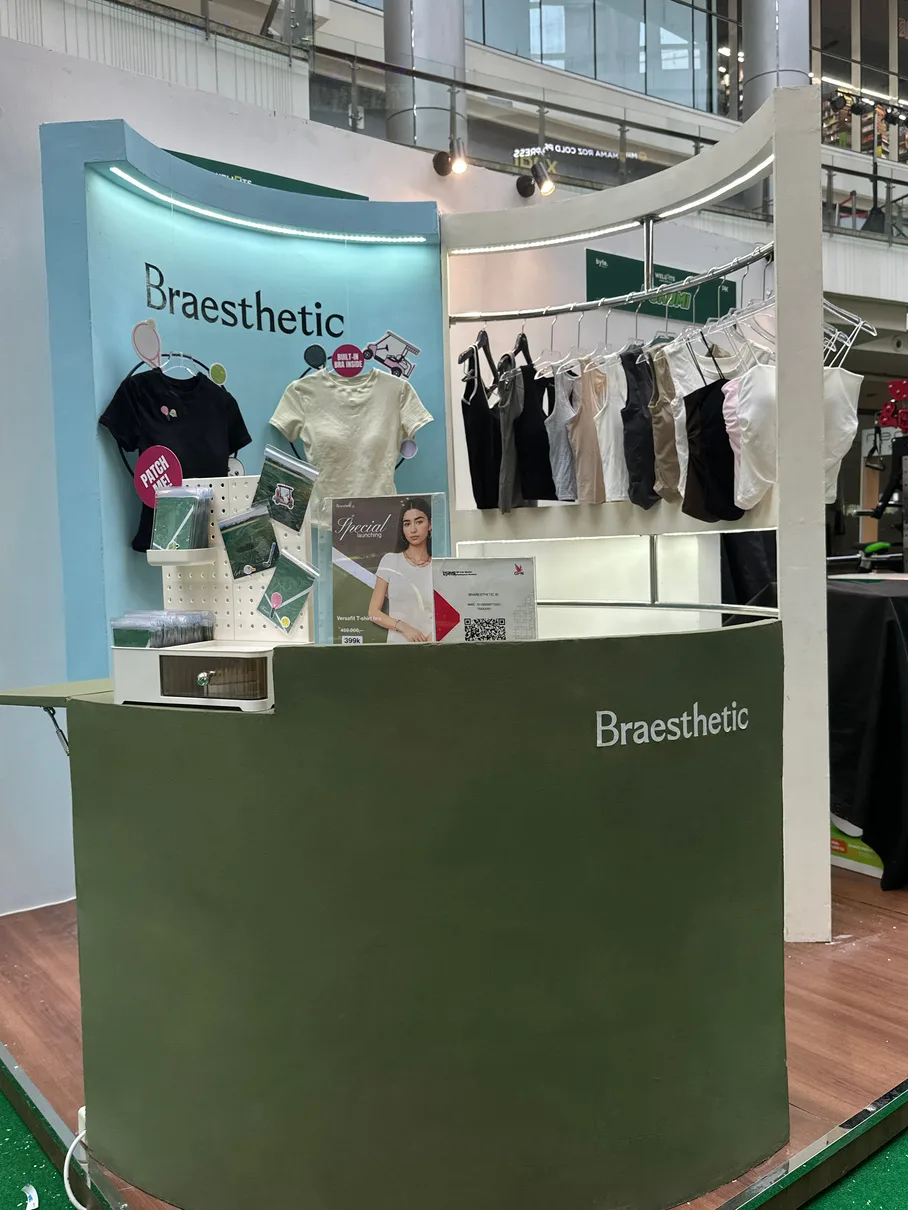 Braesthetic booth seen from the side