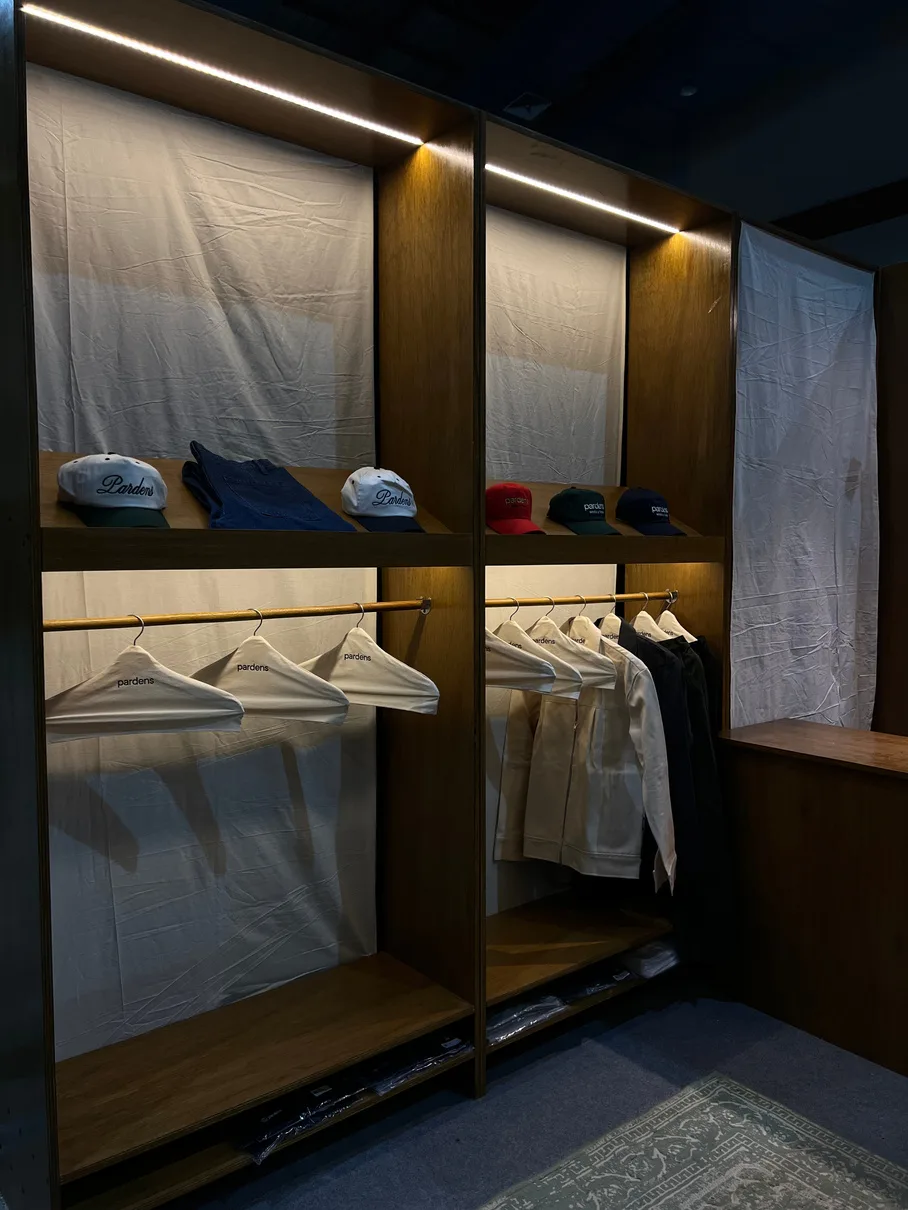 Pardens booth at USS seen from the side