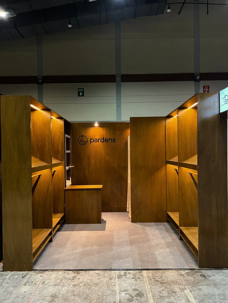 Front view of the Pardens booth at USS